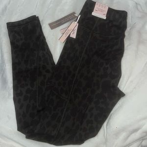 NWT Victoria’s secret High Rise Flow On Point Legging Leopard